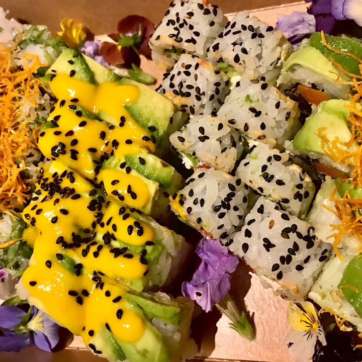 photo of Let it V - Vegan Sushi Combo 40 piezas sushi shared by @lolasatnam on  04 Oct 2020 - review