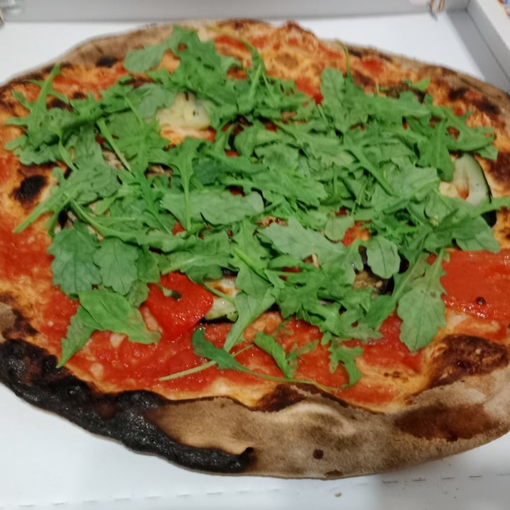 photo of Pizzeria 2000 vegetariana senza mozzarella shared by @francescaglad7 on  27 Aug 2022 - review