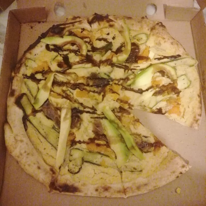 photo of Ferdinando's Pizza Al Baba Sababa Vegan Pizza with Hummus Base shared by @rushisushi7 on  25 Apr 2021 - review