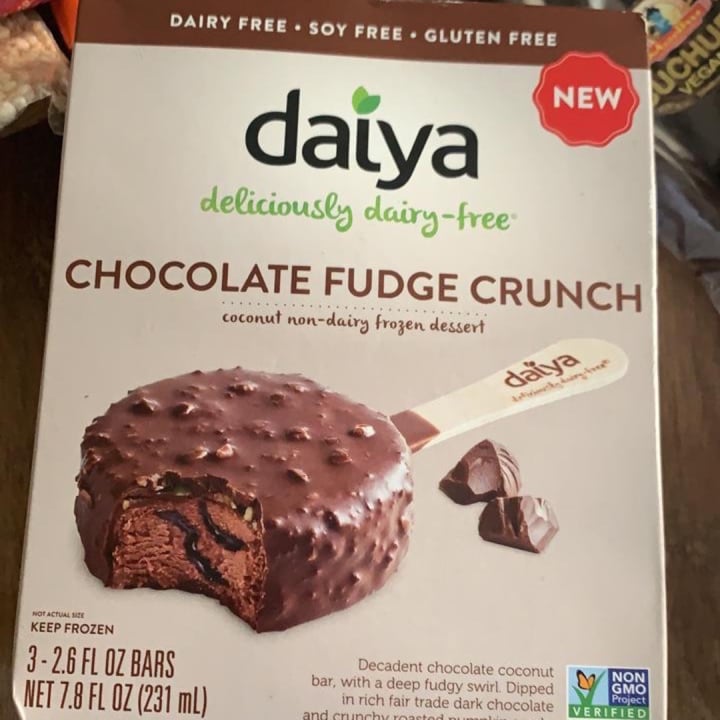 photo of Daiya Chocolate Fudge Crunch Coconut non-dairy Frozen Dessert shared by @lunix on  29 Feb 2020 - review