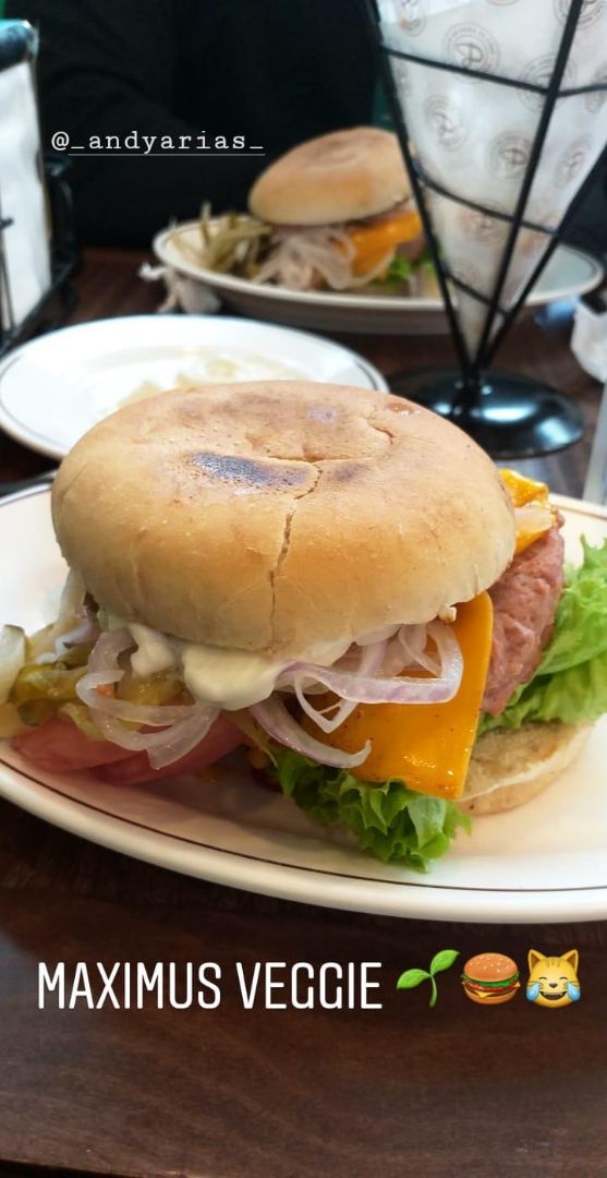 photo of Dominó Beyond Burger Clasica shared by @denireptar on  16 Jan 2020 - review