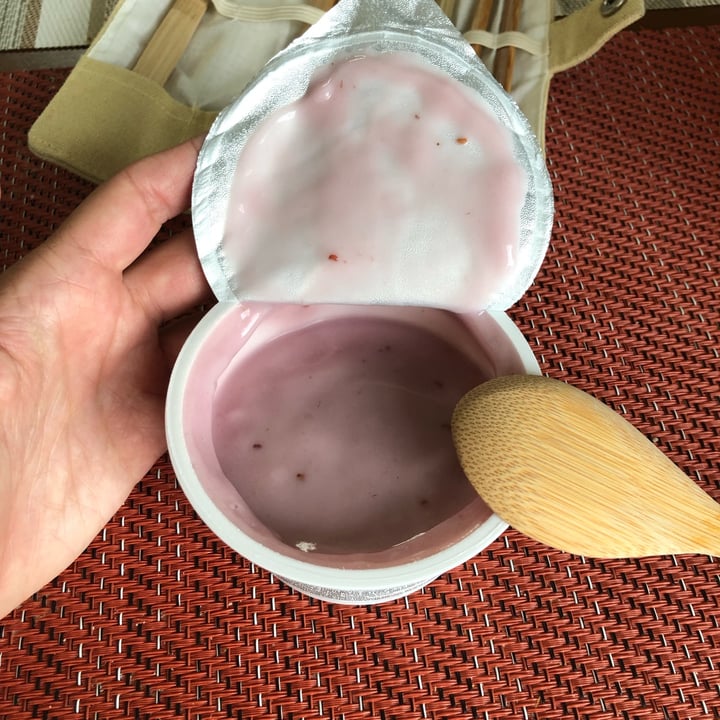 photo of So Delicious Dairy Free coconut yogurt raspberry shared by @zsuz on  14 Sep 2022 - review