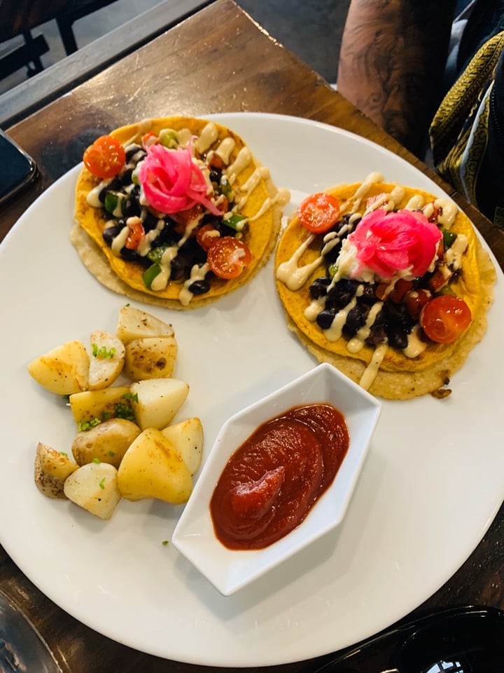 photo of The Pitted Date Vegan Restaurant, Bakery and Café Huevos Racheros shared by @georginaleal on  13 Jan 2020 - review