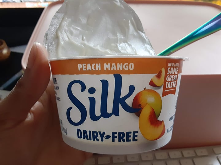 photo of Silk Peach Almondmilk Yogurt Alternative shared by @jennysneal on  30 Oct 2020 - review