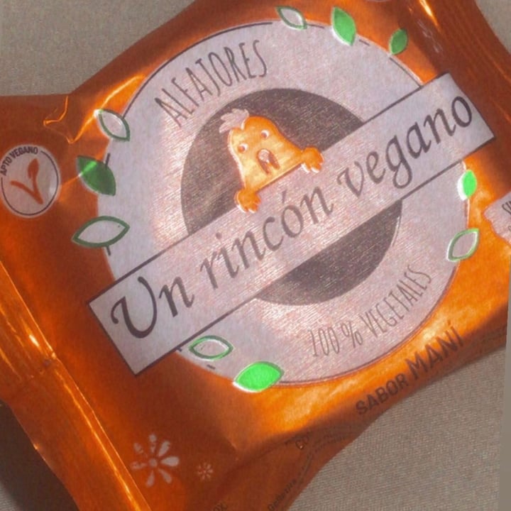 review photo of Un Rincón Vegano Alfajor de Maní shared by @piriart on 22 Jul 2021 - review