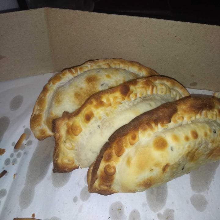 photo of Empanadas de 10 Empanada Capresse shared by @lulicab on  20 Nov 2021 - review