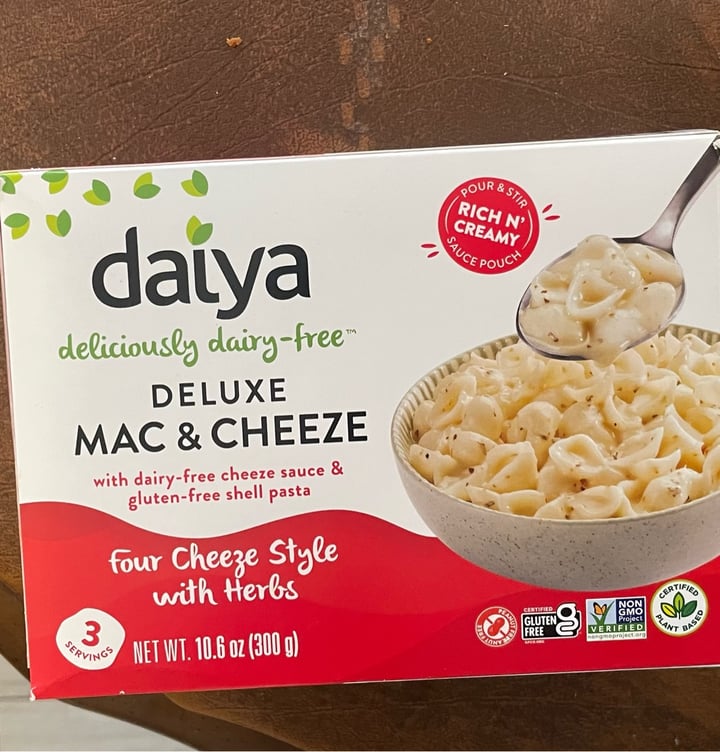 photo of Daiya Four Cheeze Flavour With Herbs Plant Based Deluxe Cheezy Mac shared by @maybekads on  02 Oct 2022 - review