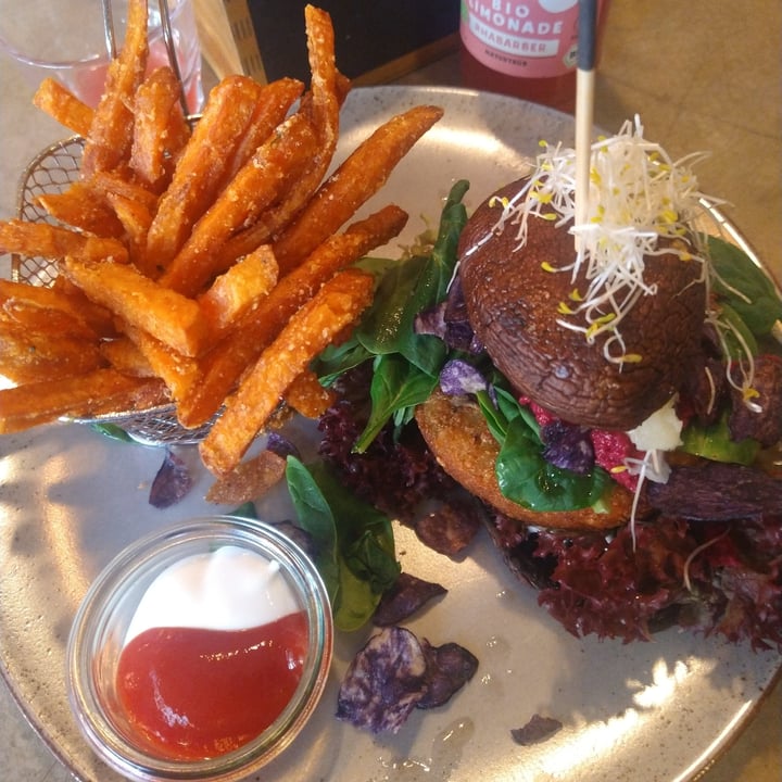 review photo of Vrohstoff Der Afrikaner (Portobello Burger) shared by @annnni on 15 Mar 2022 - review