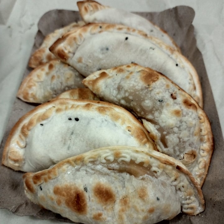 photo of Empanadas de 10 Empanadas veganas shared by @martuc on  04 Oct 2021 - review