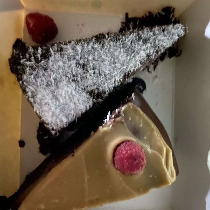 review photo of Genius Central Singapore Vegan chocolate mud cake shared by @piggy-egg on 20 Mar 2022 - review