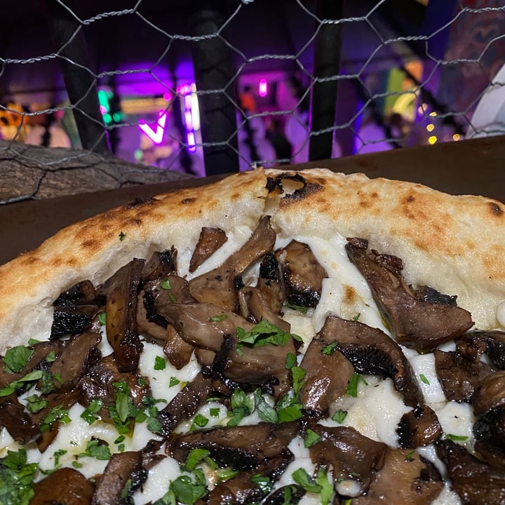 review photo of Lado V Pizza De Hongos shared by @limonce11o on 13 May 2022 - review