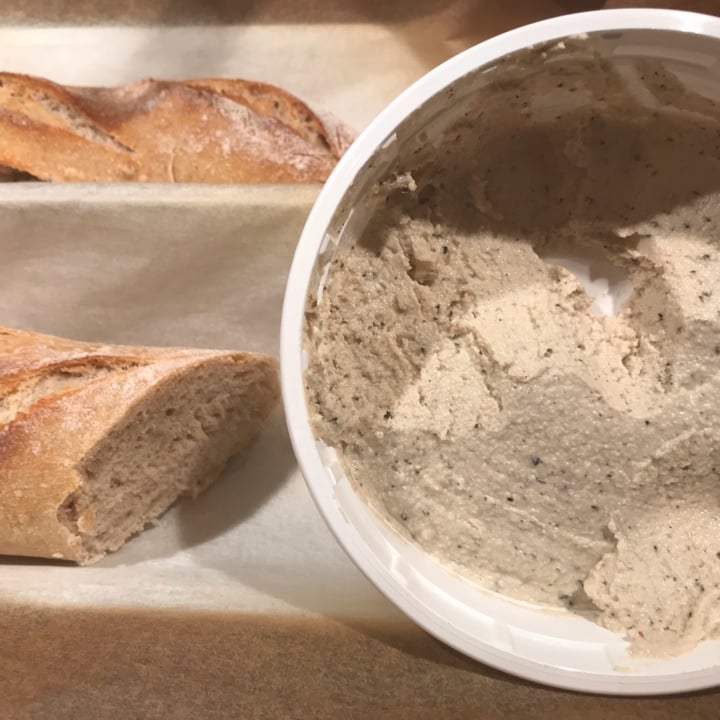 review photo of Rawesome Cashew Cream Cheese garlic & black pepper shared by @maryanarch on 01 Mar 2022 - review