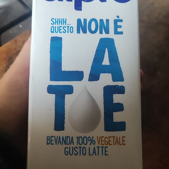 photo of Alpro Bevanda gusto latte shared by @paolasobbrio on  15 Nov 2022 - review