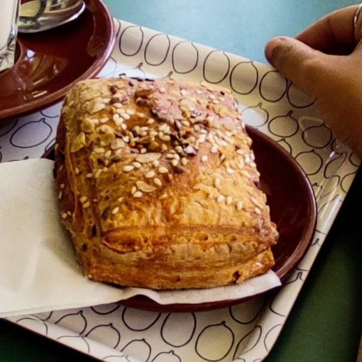 photo of Caffè della Rocca Brioche Vegana Al Melograno shared by @verdeminimalista on  03 Sep 2022 - review