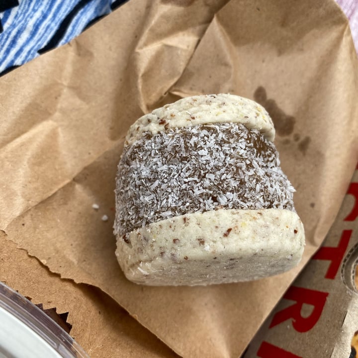 photo of CASA NUEZA Alfajor de maicena shared by @luchiesti96 on  30 Dec 2021 - review