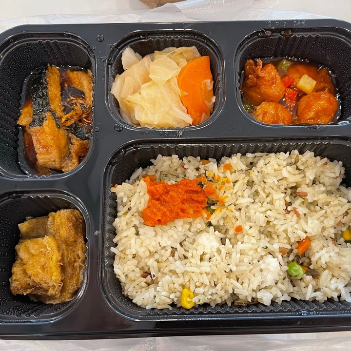 photo of LPH Catering Vegan Bento Set 10 shared by @greenbovine on  09 May 2021 - review