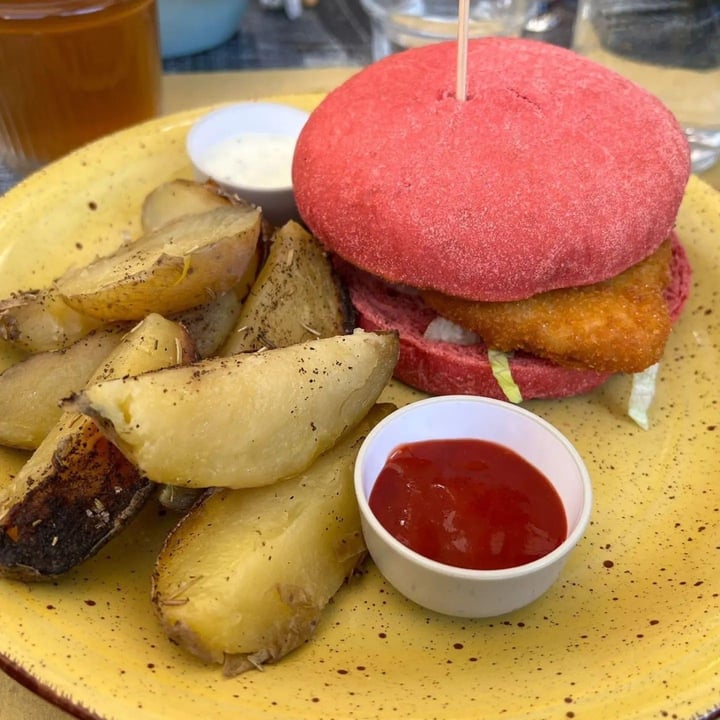 photo of Buddy Italian Restaurant Cafè Chicken burger vegan shared by @kostas31381 on  04 Apr 2022 - review