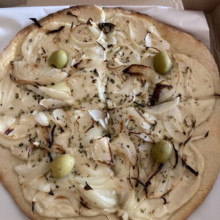 photo of NUVE - Vegan Food & Music Pizza Individual Fugazzeta shared by @lucasalorenzi on  10 Aug 2021 - review