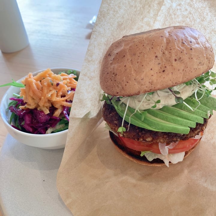 review photo of Plant-based cafe NICE Hummus Burger shared by @takeshi on 17 Apr 2022 - review