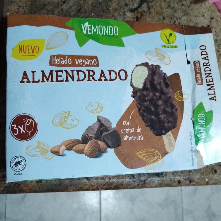 photo of Vemondo Almond ice cream With Chocolate shared by @sami88 on  14 Nov 2022 - review