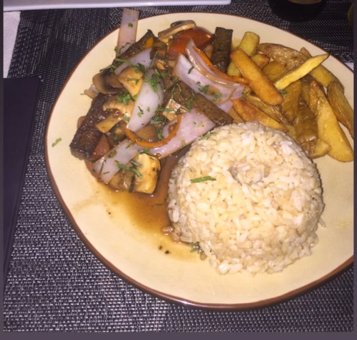 review photo of Seitan Urban Bistro Lomo saltado vegano shared by @fatimagoin on 30 Mar 2020 - review