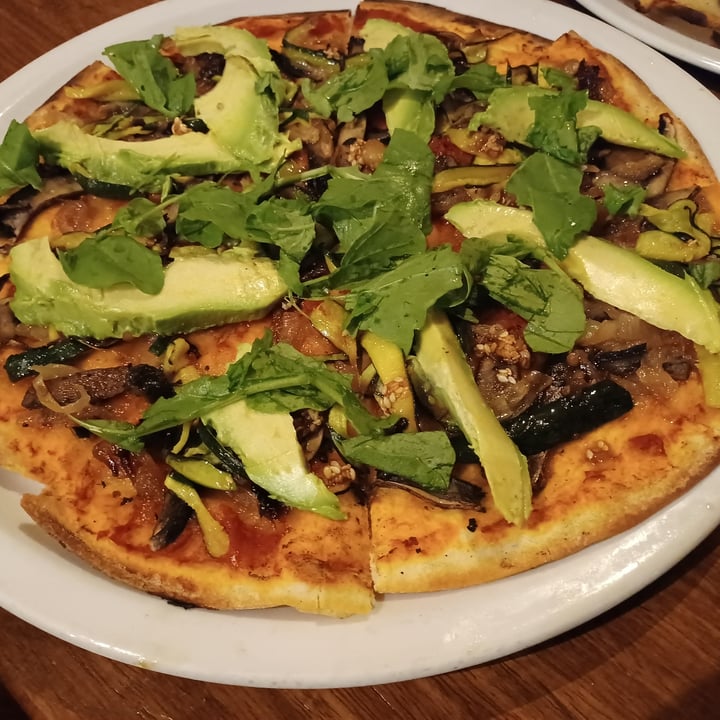 review photo of Blos Cafe Vegetarian Pizza shared by @nix91 on 18 Nov 2021 - review