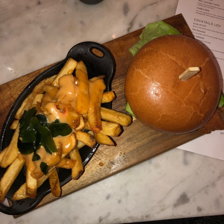 photo of LOV Breaded Mushroom Burger shared by @tiascaz on  12 Dec 2021 - review