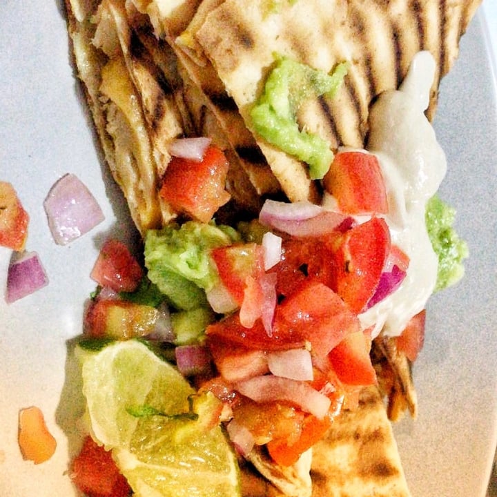 review photo of Frutas Prohibidas Quesadillas veganas shared by @gabrielagimenez on 14 Jun 2020 - review
