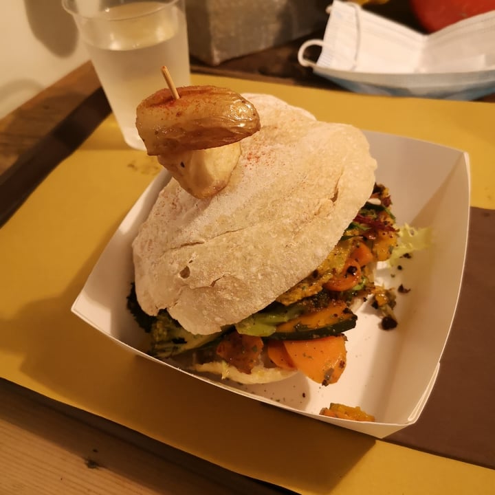 photo of Genuino Burger vegan shared by @lollelaura on  09 Dec 2021 - review