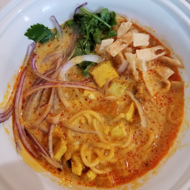 菜肴“Vegan khao soi”的照片