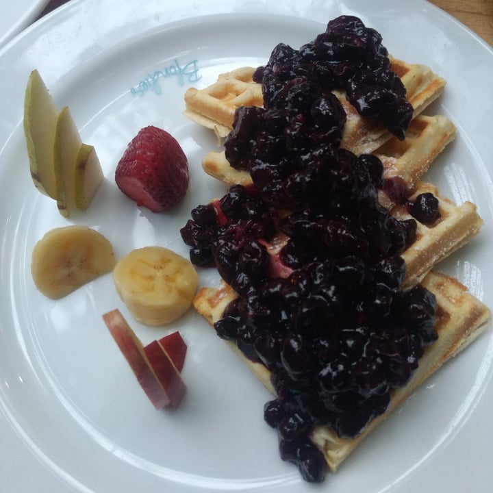 photo of Blondies Bakery Cafe Waffles Veganos shared by @garbanz0 on  19 Oct 2020 - review
