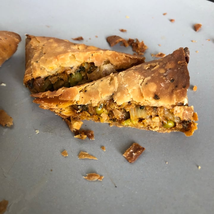photo of Plant Pioneers No Chicken Samosas shared by @yourlocalvegan on  15 Sep 2021 - review