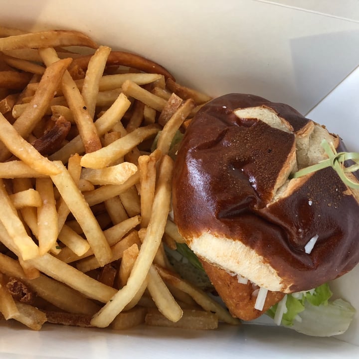 review photo of The Happy Hooligans Fish Filet Sandwich shared by @myhappyveganlife on 29 May 2021 - review