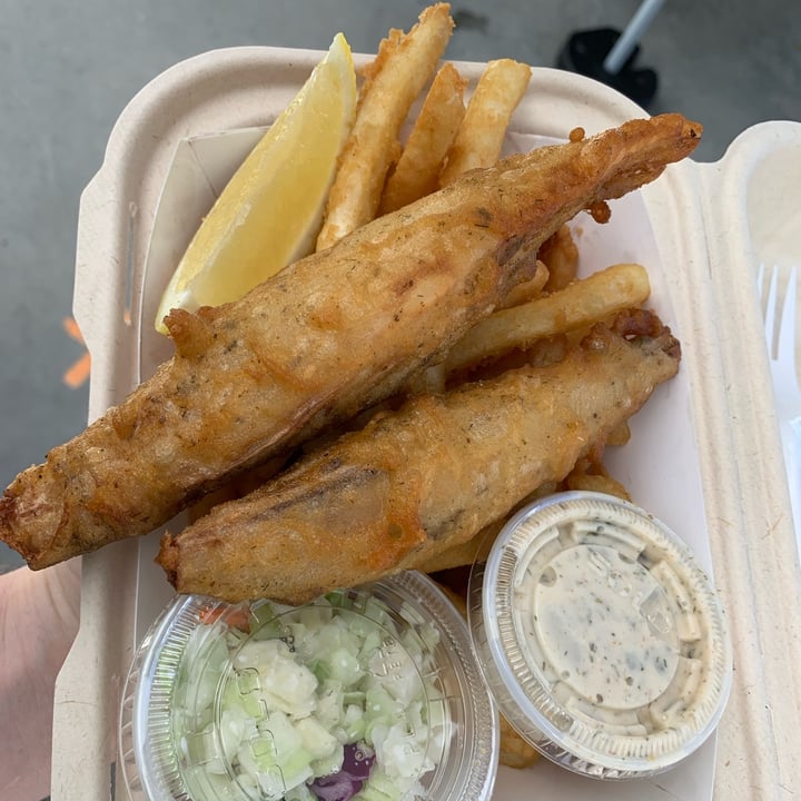 review photo of Oh My Cod Vegan Seafood Co. Beer Battered Fish & Chips shared by @tofubetty on 26 Sep 2022 - review