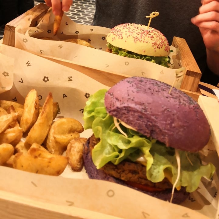 photo of Flower Burger Flower burger shared by @giuliagazzoni on  20 Dec 2021 - review