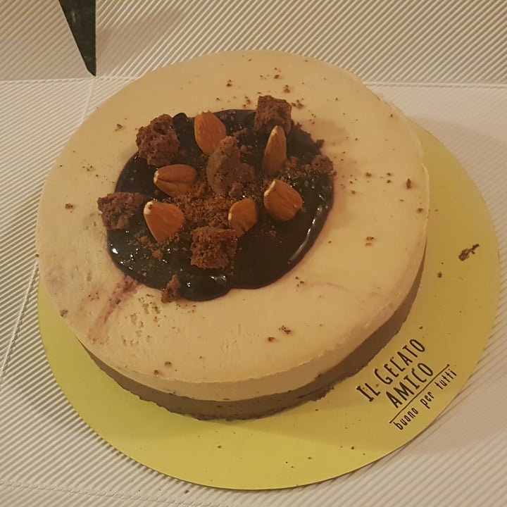 review photo of Il Gelato Amico Torta semifreddo cioccolato, mandorla e amarena shared by @iaialuna on 09 Dec 2021 - review