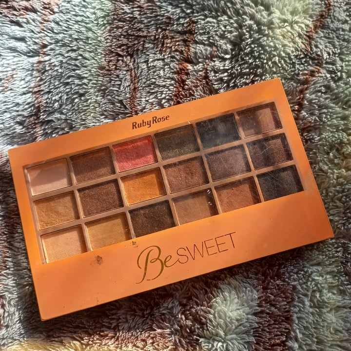 photo of RubyRose Paleta de sombras shared by @giovana965 on  15 Oct 2022 - review