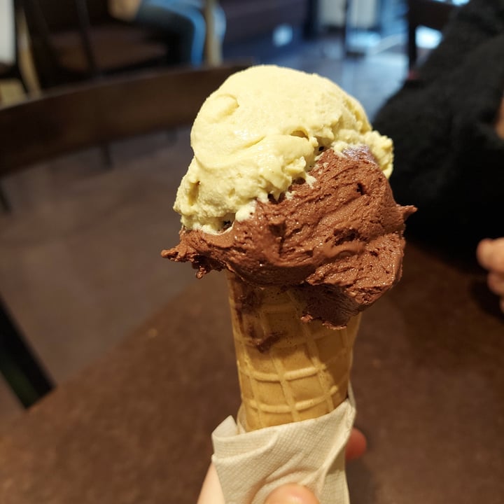 photo of Grezzo Raw Chocolate - Piazza Mattei Gelato Vegan shared by @dargina90 on  08 Apr 2022 - review