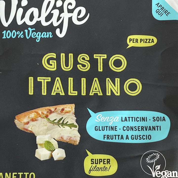 review photo of Violife Bio per pizza shared by @robyinthekitchen on 13 Mar 2022 - review