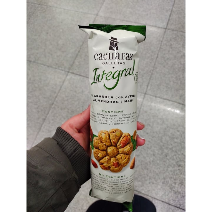 photo of Cachafaz Galletas Integral de Granola con Avena, Almendra y Mani shared by @mailenn on  13 Oct 2021 - review