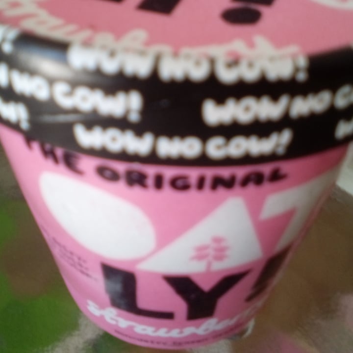 photo of Oatly Strawberry Ice Cream shared by @feelideal on  06 Nov 2021 - review