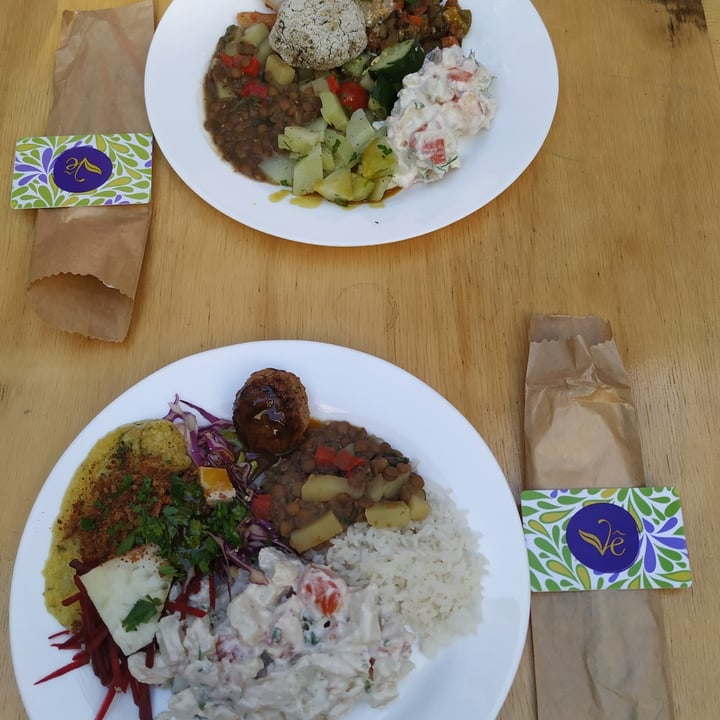 photo of Vê - Empório e Restaurante Vegano Vegan All-you-can-eat Buffet shared by @kotonets on  16 May 2022 - review
