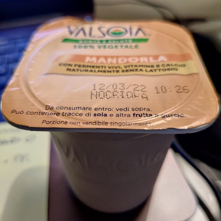 photo of Valsoia Yogurt alla nocciola shared by @stefylampy on  18 Feb 2022 - review