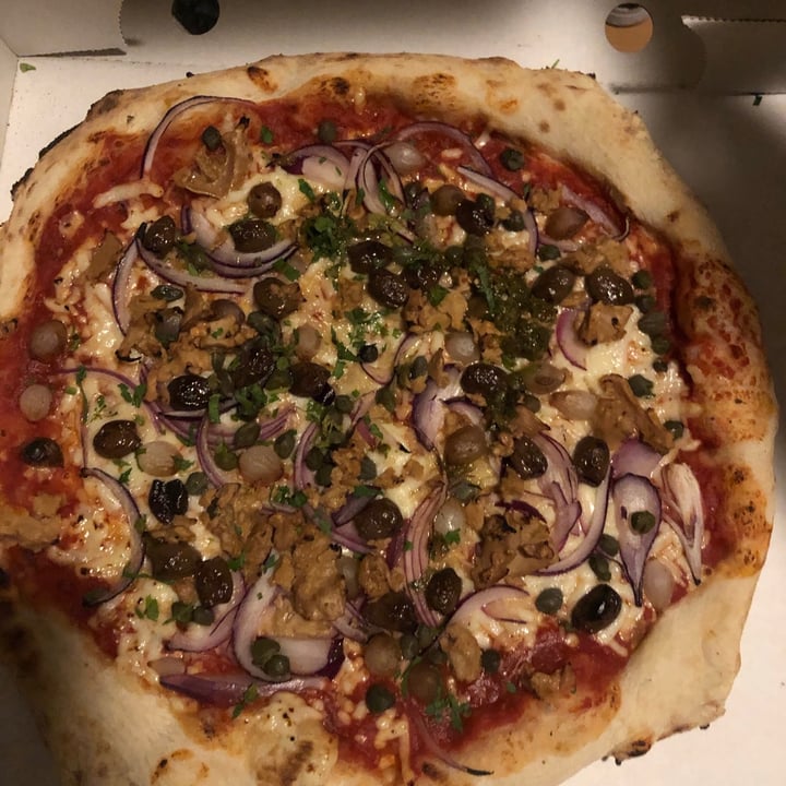 review photo of Vegitalian No Tuna pizza shared by @jamiellag on 05 Dec 2020 - review