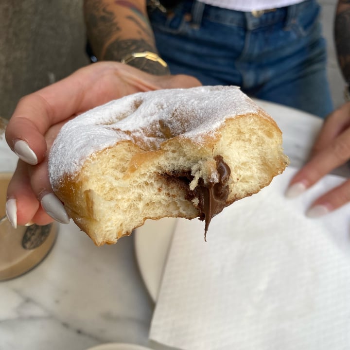 photo of The Vegan Corner Donut De Chocolate shared by @juliprisma on  22 Aug 2022 - review
