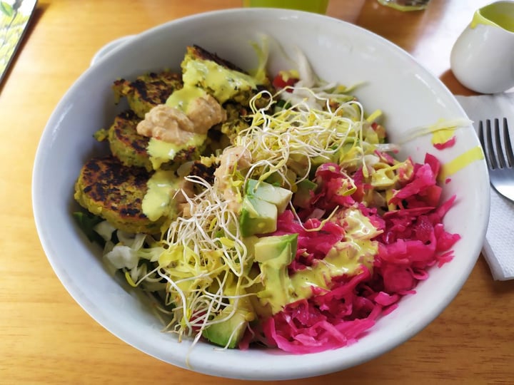 review photo of Raw Café Bowl falafel shared by @luisapitot on 30 Nov 2019 - review