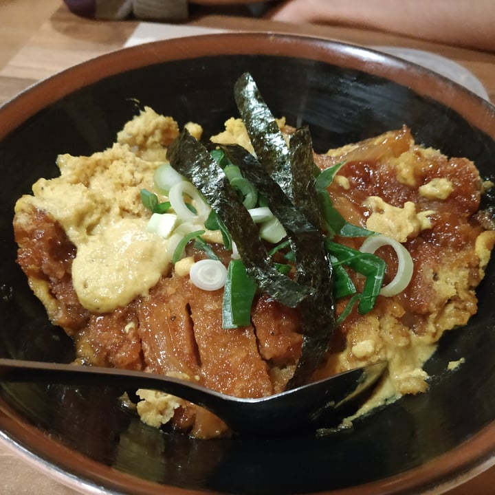 photo of Okashi Sanda Katsudon shared by @ornitorrincavegana on  01 Jan 2022 - review