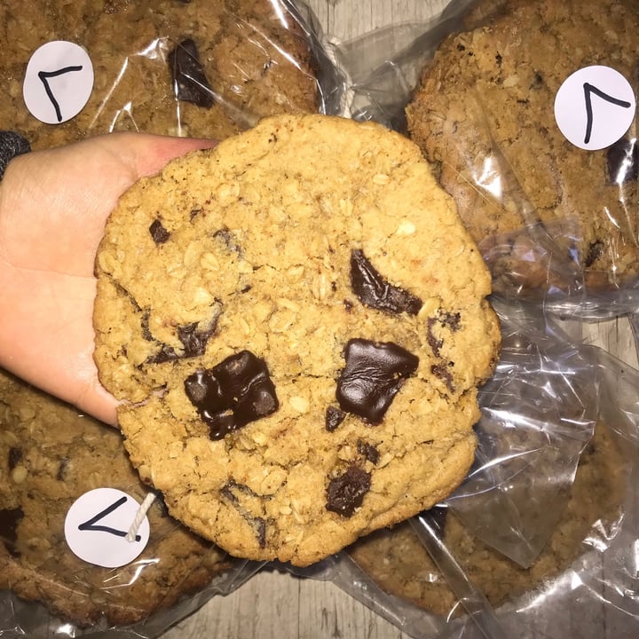 photo of EAT YOUR HEART OUT Chocolate Chip Cookies shared by @meggiesveggies on  24 Aug 2020 - review
