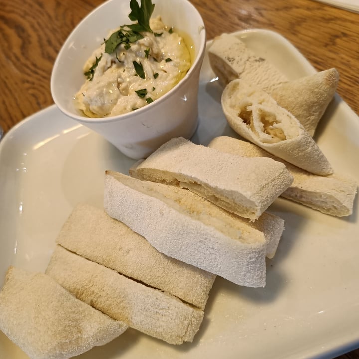 photo of Prezzo Italian Restaurant Leeds White Rose Hummus and flatbread shared by @vervy on  04 Jul 2022 - review
