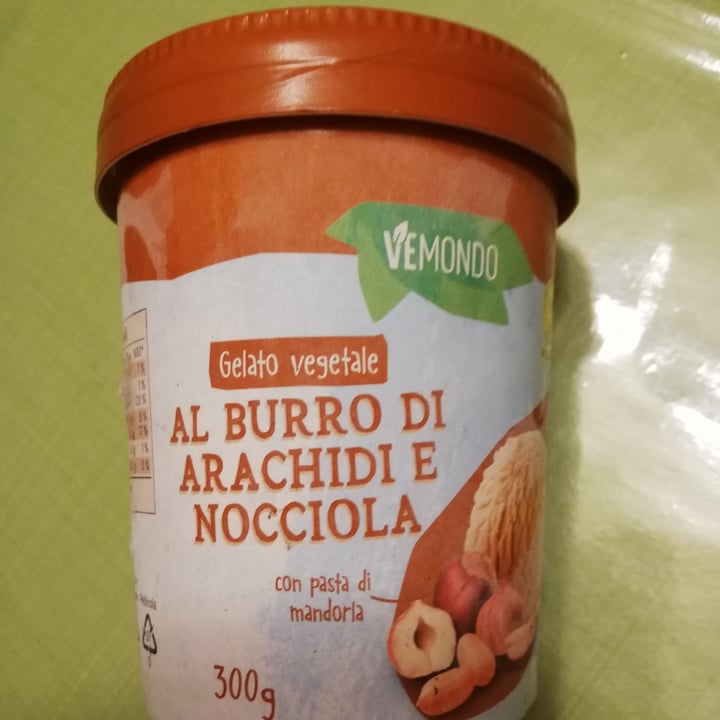 photo of Vemondo  Gelato Al Burro Di Arachidi E Nocciola shared by @elisavegghion on  11 Aug 2022 - review